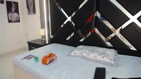 mia_garcia28 online show from January 8, 8:36 pm