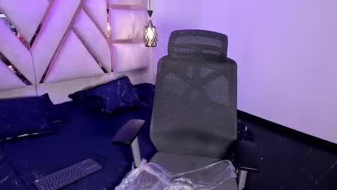 Mia online show from January 8, 7:42 pm