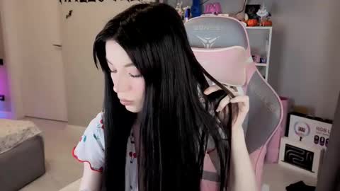 MIA HELP ME REACH 100 LIKES online show from November 18, 3:15 pm