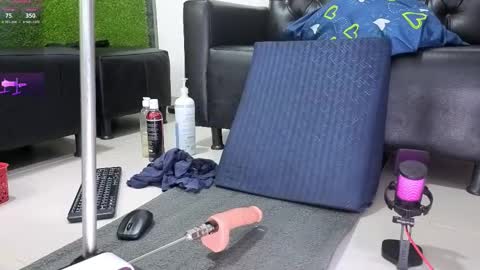 Snapshot of mia_khallif4 chatting on October 18, 12:09 pm Mia K online show from October 18, 12:09 pm