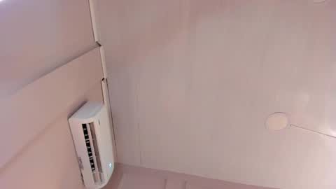 Mia online show from April 12, 7:45 am