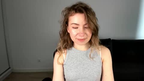 Mia online show from April 12, 1:26 pm