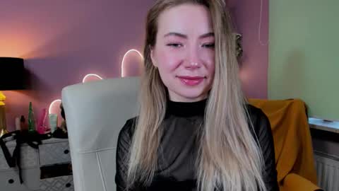 Snapshot of mia_luxx92 chatting on October 1, 6:56 am Mia online show from October 1, 6:56 am