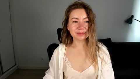 Mia online show from February 27, 8:07 am