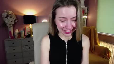Snapshot of mia_luxx92 chatting on February 9, 11:04 am Mia online show from February 9, 11:04 am