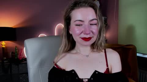 Snapshot of mia_luxx92 chatting on October 5, 2:13 pm Mia online show from October 5, 2:13 pm