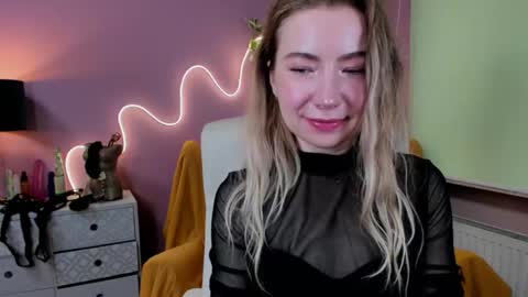 Snapshot of mia_luxx92 chatting on September 17, 6:39 am Mia online show from September 17, 6:39 am