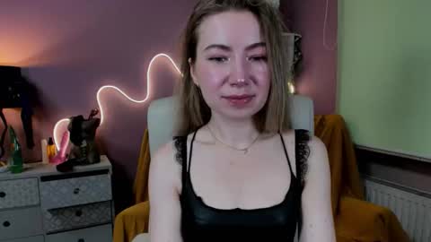 Snapshot of mia_luxx92 chatting on September 10, 6:36 am Mia online show from September 10, 6:36 am