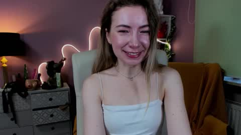 Snapshot of mia_luxx92 chatting on October 10, 7:25 am Mia online show from October 10, 7:25 am