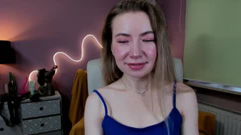 Snapshot of mia_luxx92 chatting on September 24, 6:42 am Mia online show from September 24, 6:42 am