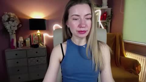 Snapshot of mia_luxx92 chatting on February 11, 10:47 am Mia online show from February 11, 10:47 am