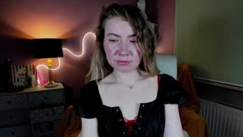 Mia online show from November 30, 3:08 pm