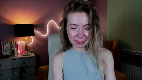 Mia online show from November 9, 3:04 pm