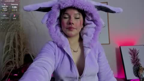 Snapshot of mia_moralez chatting on October 6, 12:23 pm MIA online show from October 6, 12:23 pm
