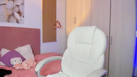 Mia Nevaeh - follow me online show from October 19, 9:41 pm