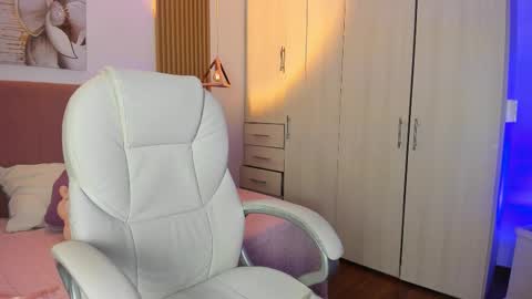 Mia Nevaeh - follow me online show from October 29, 10:43 pm