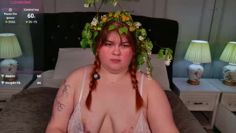 Sweet Mia online show from May 14, 6:06 pm