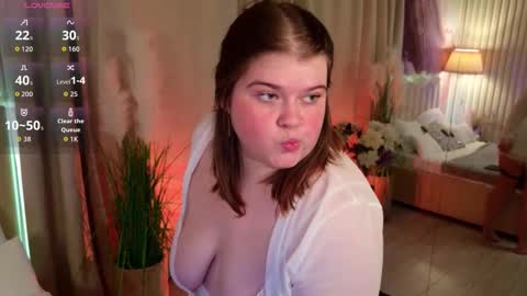 Snapshot of mia_of_your_dreams chatting on September 23, 6:14 pm Sweet Mia online show from September 23, 6:14 pm