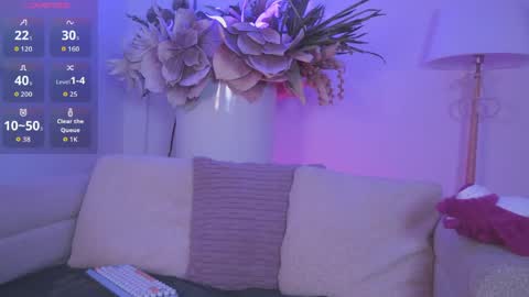 Mia online show from April 5, 11:18 am