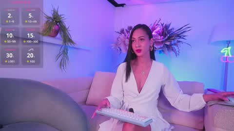 Mia online show from April 24, 11:34 am