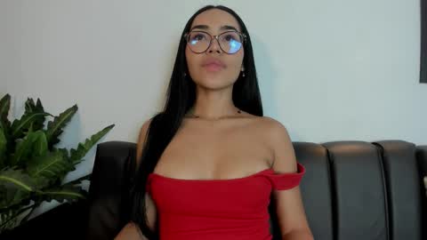 mia_petite72 online show from September 10, 10:55 pm