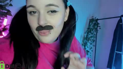 Mia online show from February 20, 6:19 am