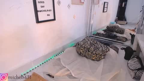 mia reys online show from September 11, 1:34 pm