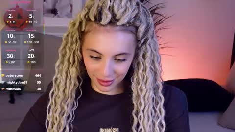 Mia online show from November 1, 9:30 am