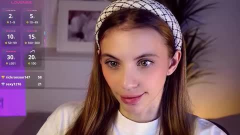 Mia online show from November 14, 6:59 am