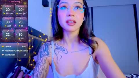 Mia online show from December 21, 8:15 pm