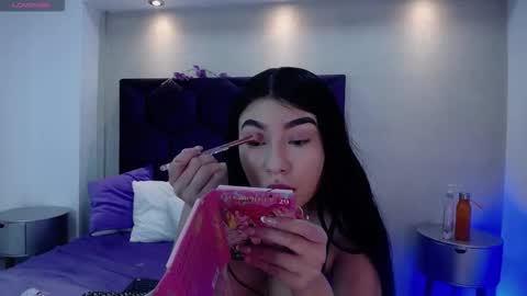 Mia online show from December 15, 5:47 am