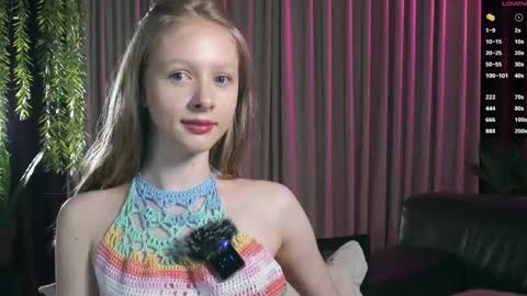 Mia online show from December 3, 5:13 pm