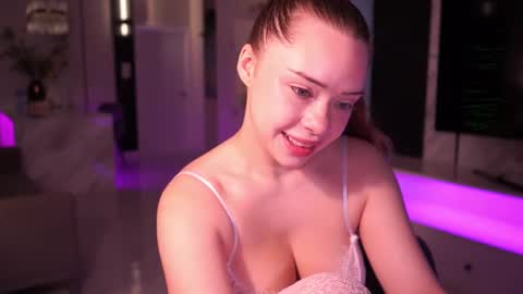 VixenMia online show from December 15, 3:57 am