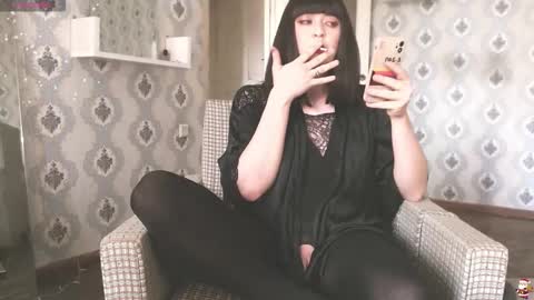 mia_wallase online show from January 6, 8:40 am