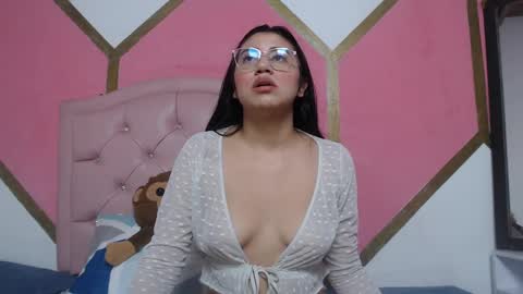 Snapshot of mia_wilsom chatting on September 10, 11:00 am Mia online show from September 10, 11:00 am