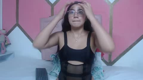 Snapshot of mia_wilsom chatting on October 6, 11:17 am Mia online show from October 6, 11:17 am