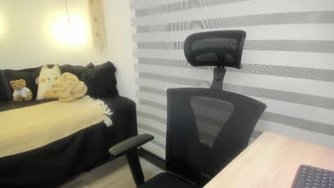 Mia   online show from March 28, 6:53 pm