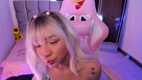 Snapshot of miaa_06 chatting on September 14, 1:01 pm mia nicolle online show from September 14, 1:01 pm