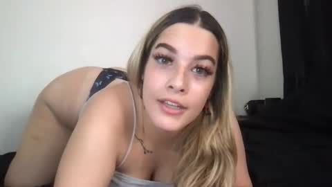 Snapshot of miaaasturbate chatting on September 20, 7:50 pm Mia Moji online show from September 20, 7:50 pm
