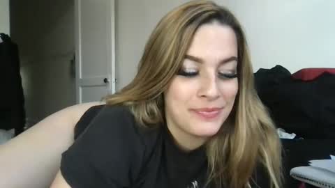 Mia Moji online show from May 14, 10:41 pm