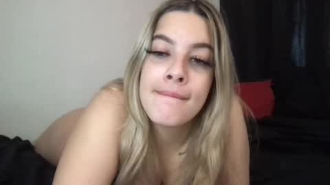Snapshot of miaaasturbate chatting on October 16, 12:27 pm Mia Moji online show from October 16, 12:27 pm