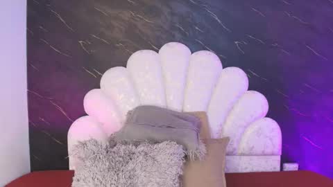 Mia online show from March 18, 12:11 pm