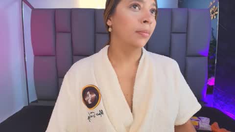 Mia online show from November 25, 12:15 pm