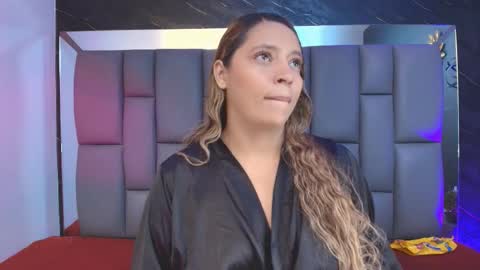 Mia online show from September 29, 12:04 pm