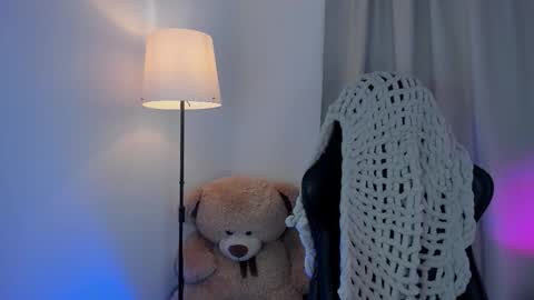 Mia online show from November 25, 8:29 pm