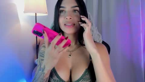 Mia online show from November 24, 7:45 pm