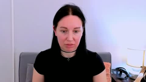 Mia online show from March 4, 5:32 pm