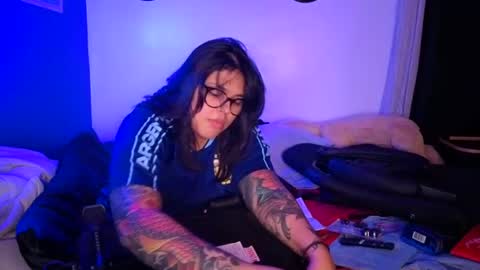 Mia online show from June 17, 3:11 am