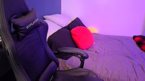 Mia online show from February 25, 3:21 am