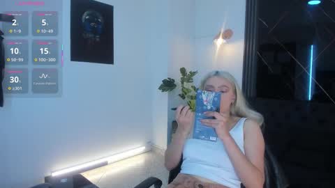 MiaCarper online show from February 10, 9:40 pm